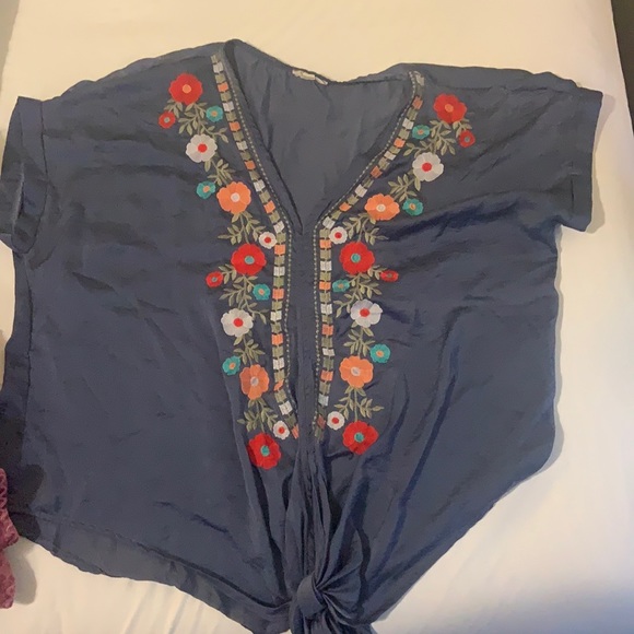 Beautiful embroidered top from a boutique. - Picture 2 of 4